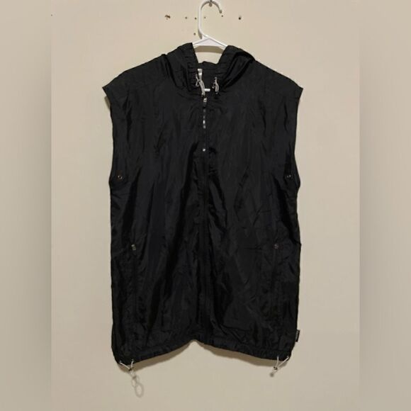 Fabletics Black Ventura Windbreaker Vest Hooded Packable Lightweight Travel - Picture 1 of 9